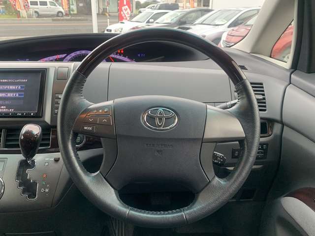 2011 Toyota Estima – thumbnail 3