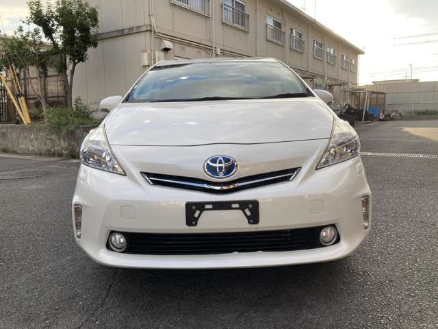 2011 Toyota Prius Alpha – thumbnail 2