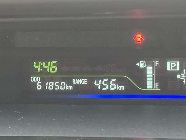 2011 Toyota Prius Alpha – thumbnail 3