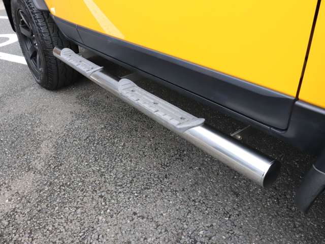 2011 Toyota FJ Cruiser – thumbnail 4