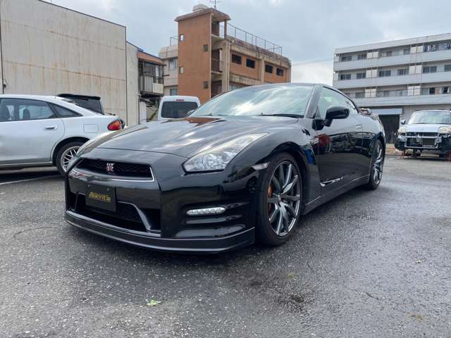 2011 Nissan GT-R – thumbnail 4