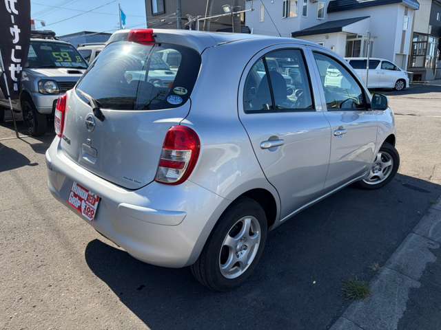 2011 Nissan March – thumbnail 3