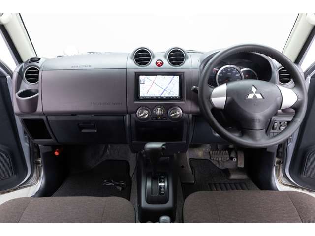 2011 Mitsubishi Pajero Mini – thumbnail 2
