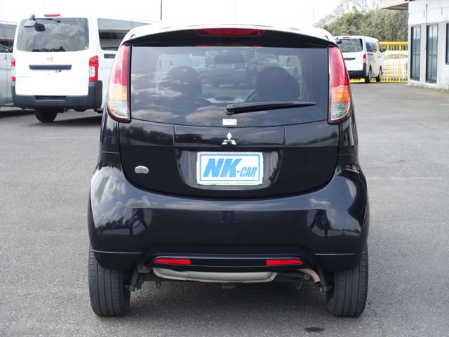 2011 Mitsubishi i – thumbnail 3