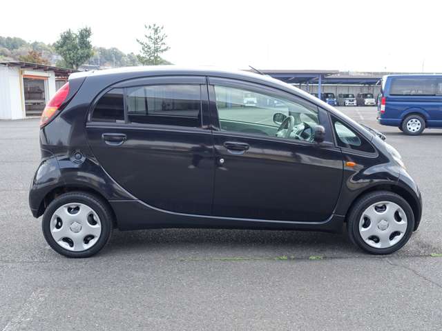 2011 Mitsubishi i – thumbnail 4