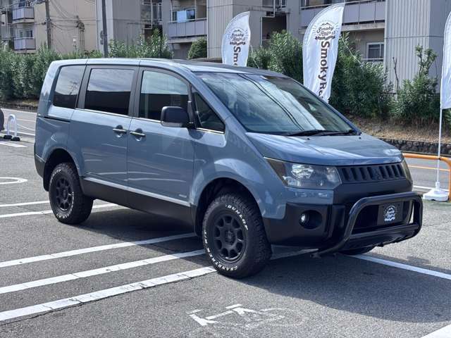 2009 Mitsubishi Delica D:5 – thumbnail 2