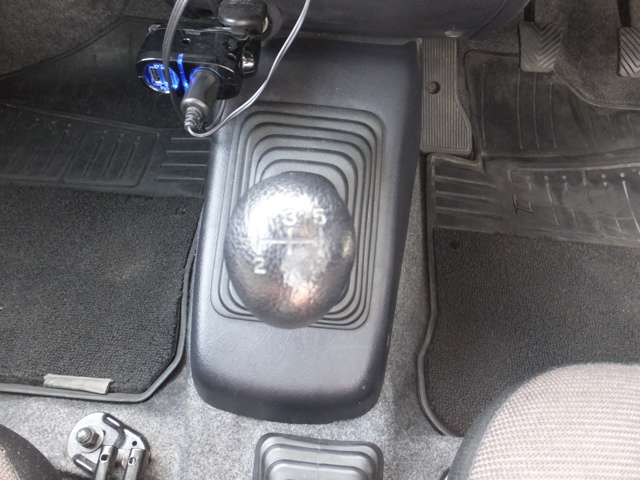 2011 Mitsubishi Pajero Mini – thumbnail 4