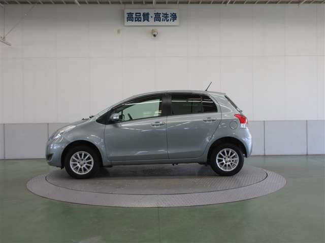 2009 Toyota Vitz – thumbnail 4