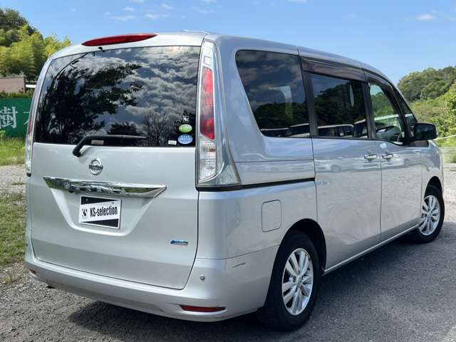 2011 Nissan Serena – thumbnail 3