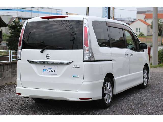 2011 Nissan Serena – thumbnail 3