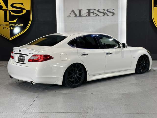 2011 Nissan Fuga – thumbnail 4