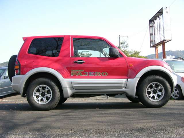 2001 Mitsubishi Pajero – thumbnail 4