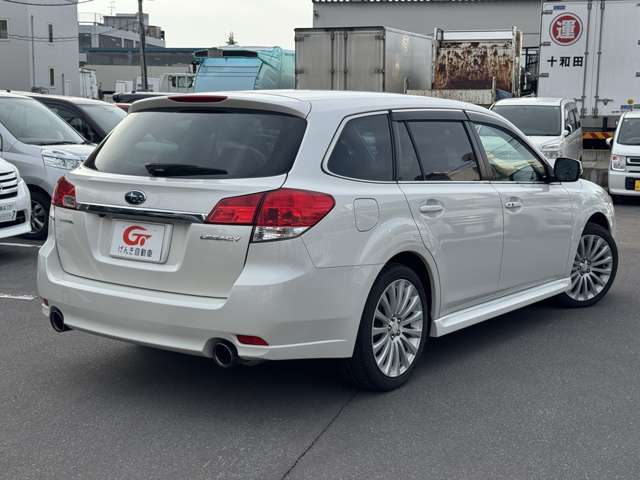 2011 Subaru Legacy Touring Wagon – thumbnail 2