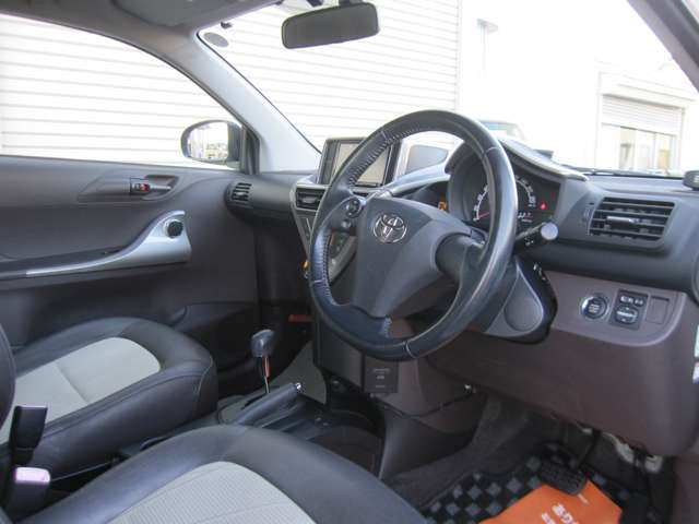 2009 Toyota iQ – thumbnail 4