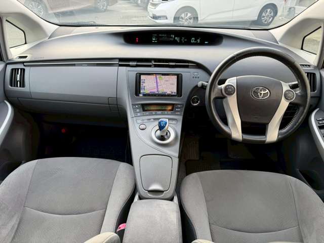 2011 Toyota Prius – thumbnail 2