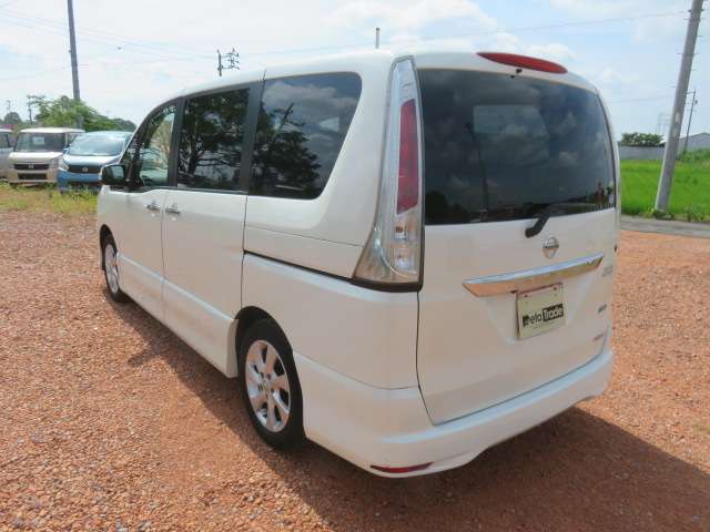 2011 Nissan Serena – thumbnail 4