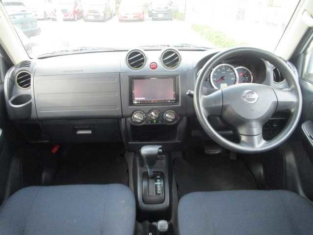 2010 Nissan Kix – thumbnail 3