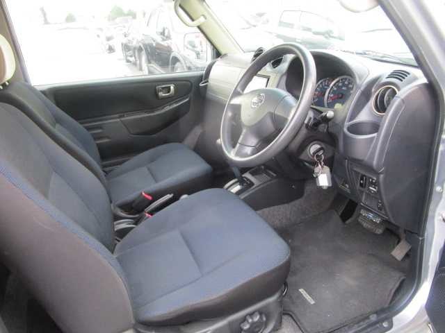 2010 Nissan Kix – thumbnail 4