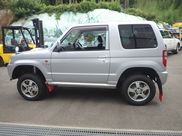 2011 Mitsubishi Pajero Mini – thumbnail 2