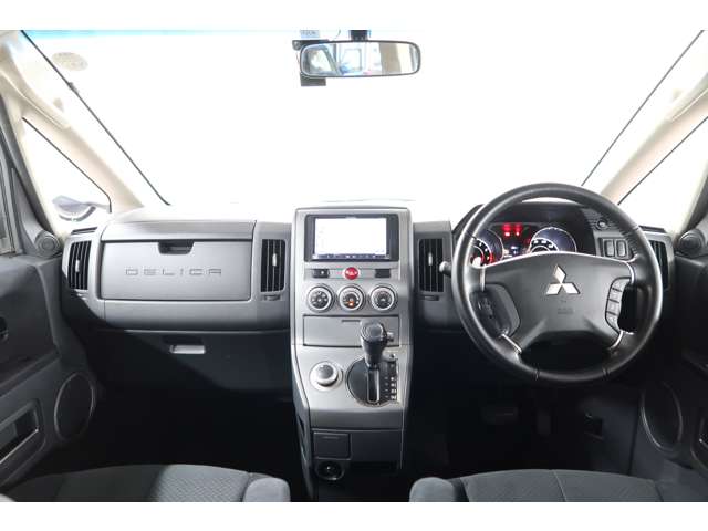 2009 Mitsubishi Delica D:5 – thumbnail 2