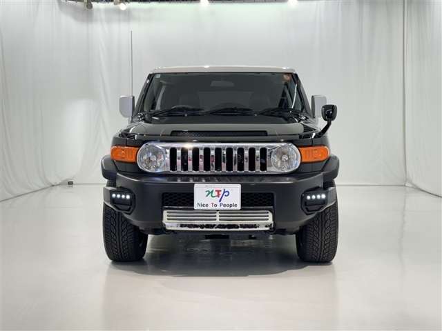 2011 Toyota FJ Cruiser – thumbnail 4