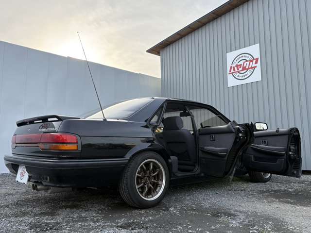 1990 Nissan Bluebird – thumbnail 2