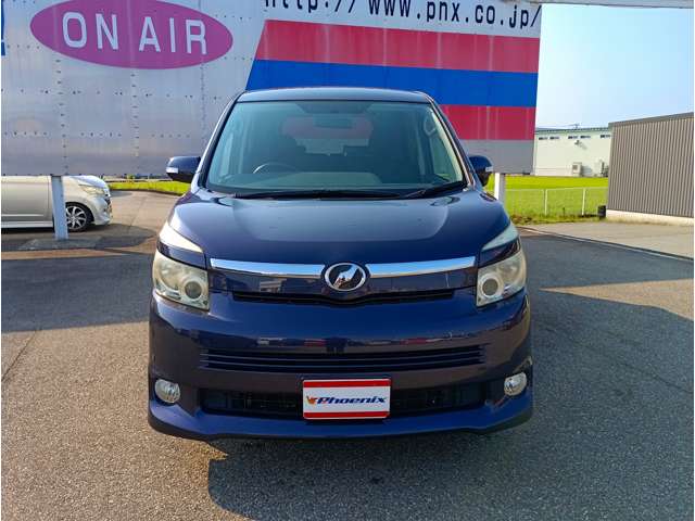 2010 Toyota Voxy – thumbnail 2