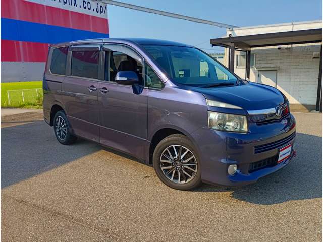 2010 Toyota Voxy – thumbnail 3
