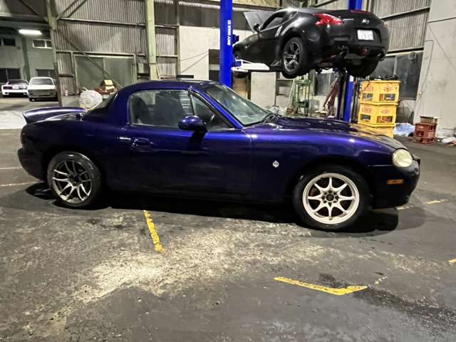 2004 Mazda Roadster – thumbnail 2