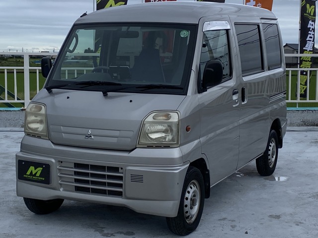 2000 Mitsubishi Minicab Van