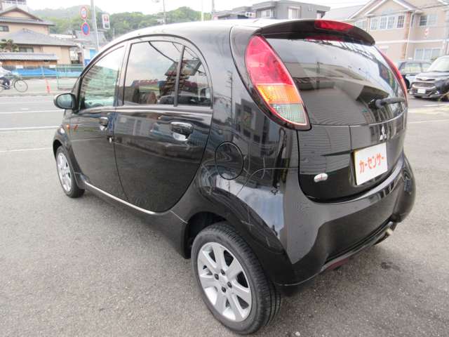 2011 Mitsubishi i – thumbnail 4