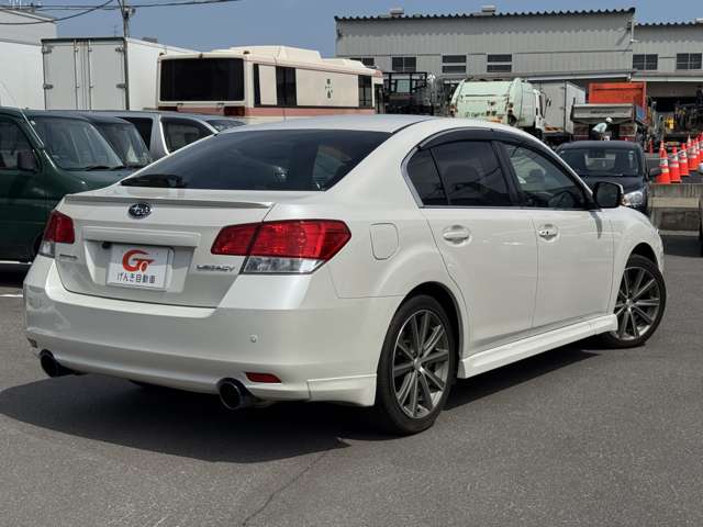 2011 Subaru Legacy B4 – thumbnail 2