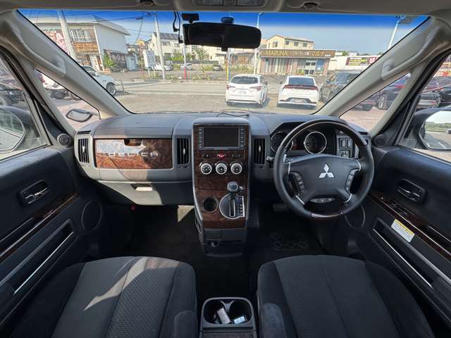 2009 Mitsubishi Delica D:5 – thumbnail 2