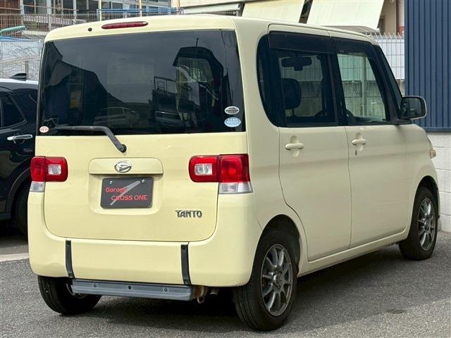 2011 Daihatsu Tanto – thumbnail 2