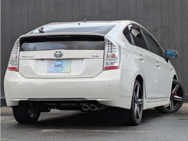 2010 Toyota Prius – thumbnail 2