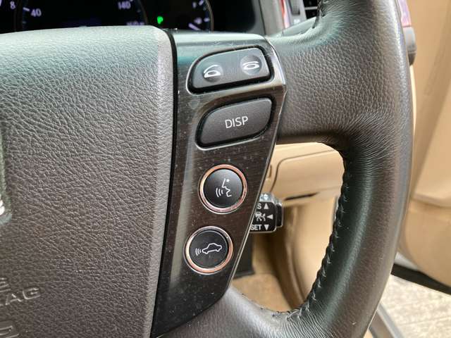 2009 Toyota Crown Royal – thumbnail 2