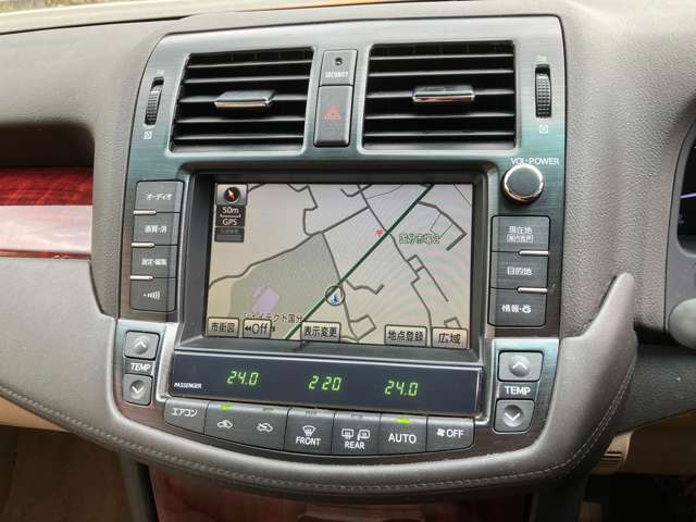 2009 Toyota Crown Royal – thumbnail 3