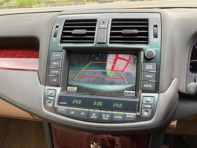 2009 Toyota Crown Royal – thumbnail 4