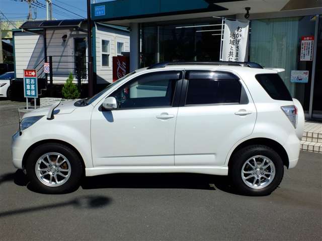2010 Toyota Rush – thumbnail 3