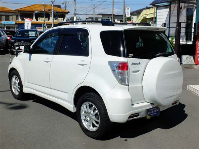 2010 Toyota Rush – thumbnail 4