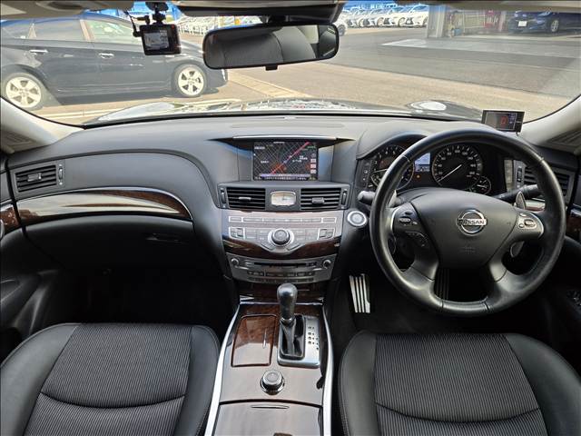 2011 Nissan Fuga – thumbnail 2