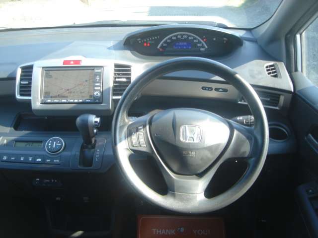 2010 Honda Freed Spike – thumbnail 3