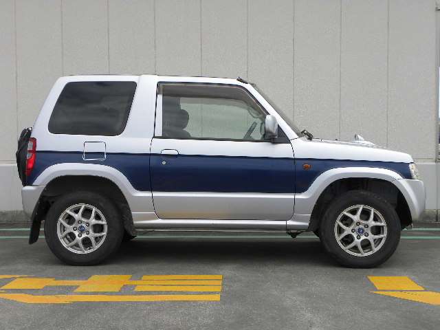 2011 Mitsubishi Pajero Mini – thumbnail 4