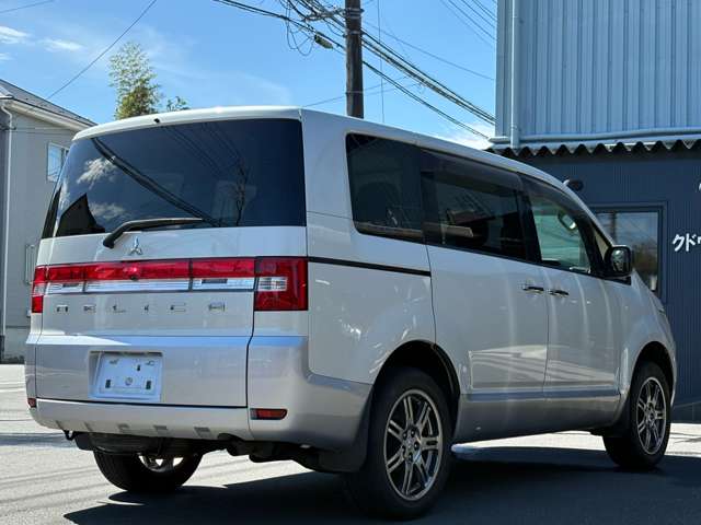 2011 Mitsubishi Delica D:5 – thumbnail 3