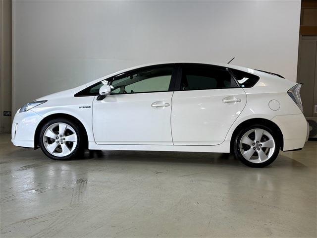 2011 Toyota Prius – thumbnail 4