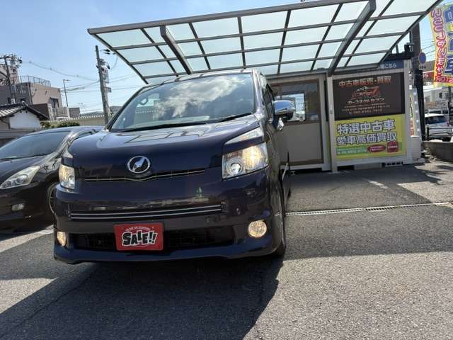 2010 Toyota Voxy – thumbnail 3