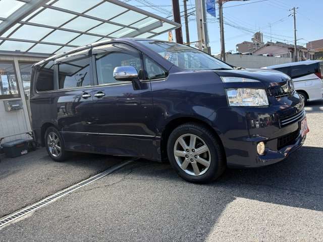 2010 Toyota Voxy – thumbnail 4