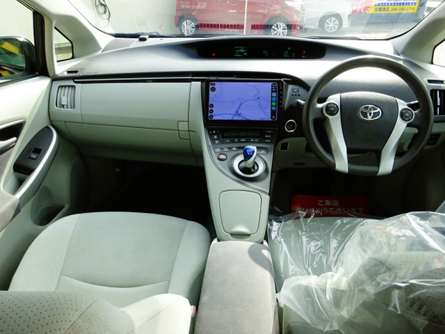 2011 Toyota Prius – thumbnail 3