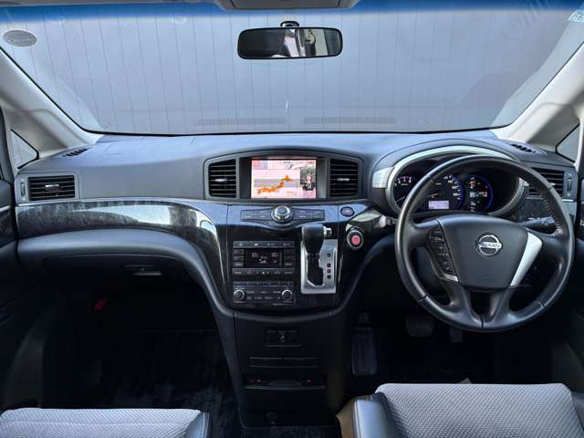 2011 Nissan Elgrand – thumbnail 4