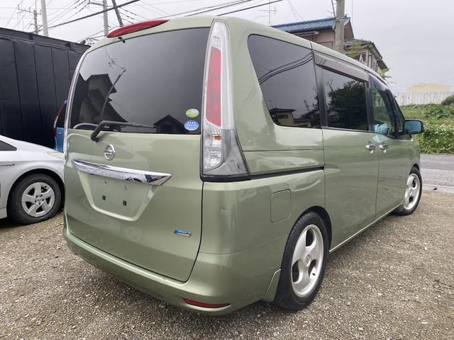 2011 Nissan Serena – thumbnail 4